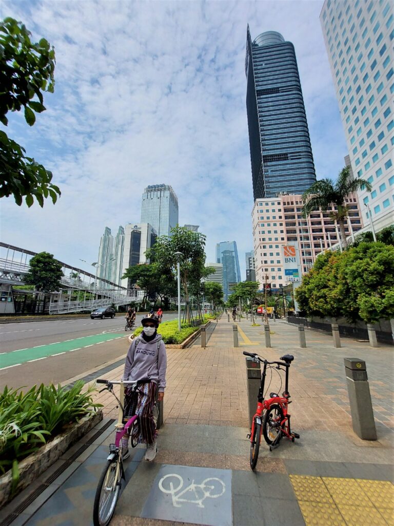 Jalur sepeda di jalan Sudirman Jakarta