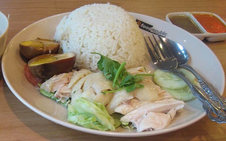 Chicken Rice Singapore (sumber: wikipedia)